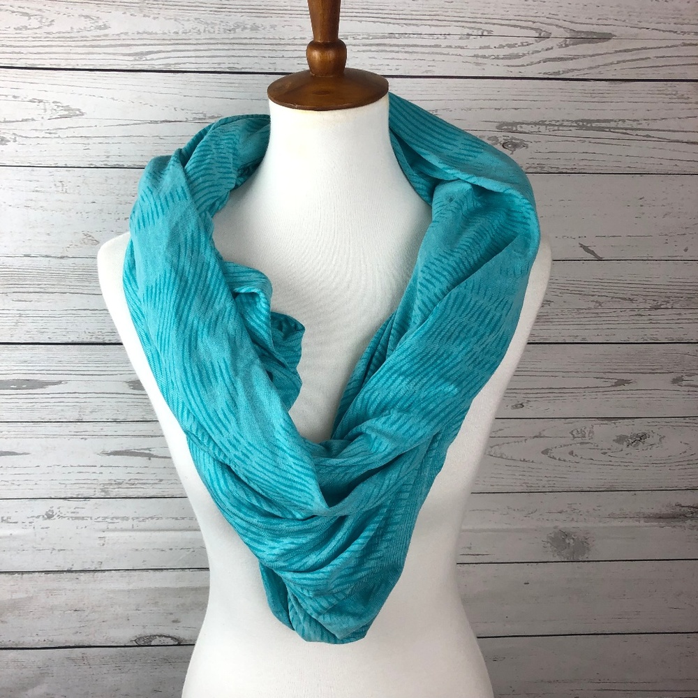 Nike Dri-Fit Rayon Blend Infinity Scarf Womens OS
